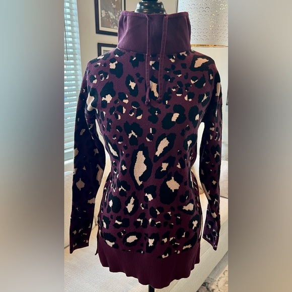 Lou & Grey Purple Cream Black Leopard Animal Print Hood - Picture 2 of 15